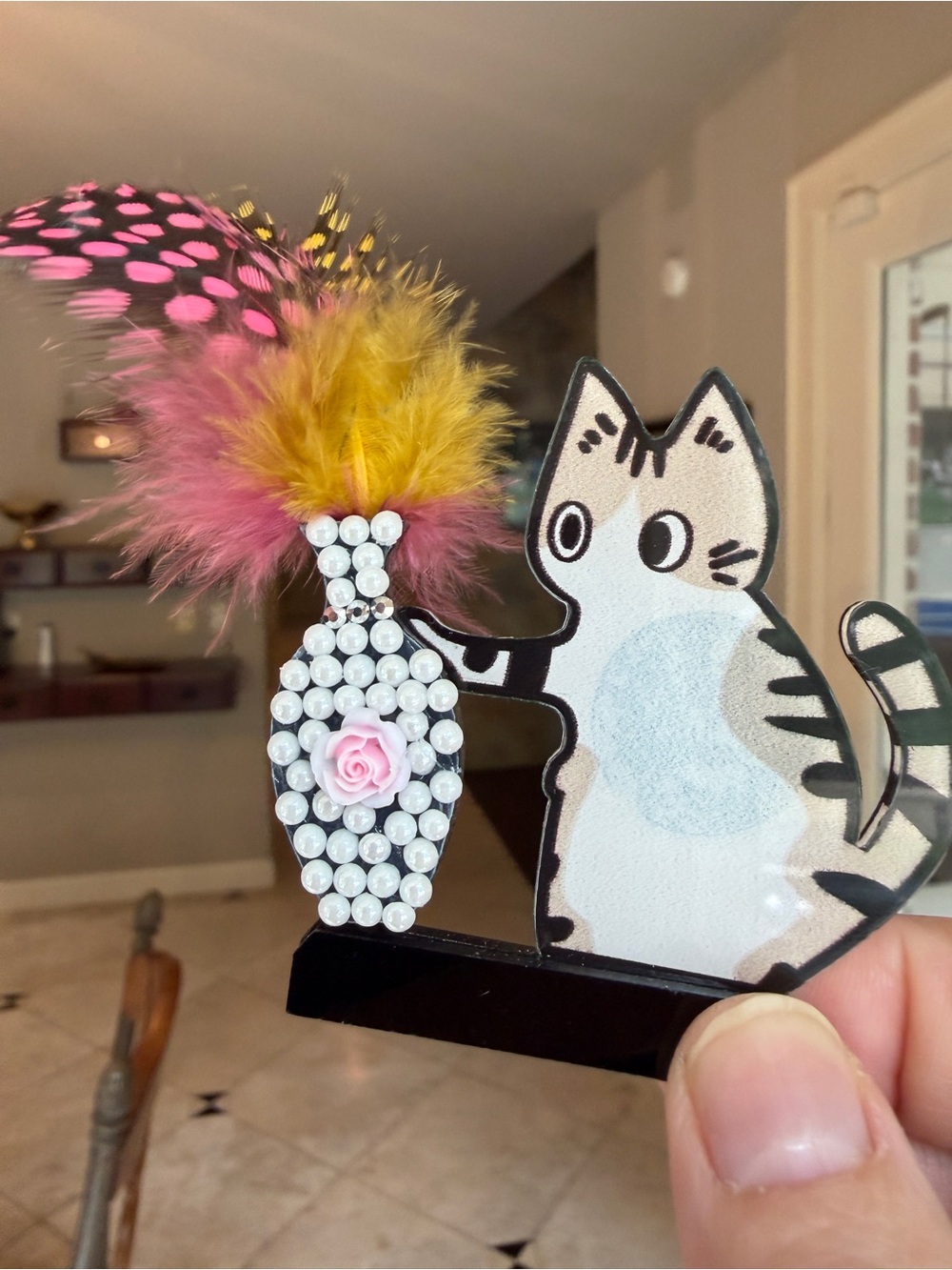 Adorable hand decorated naughty-cat refrigerator magnets - Set of 3 - Picture 6 of 10